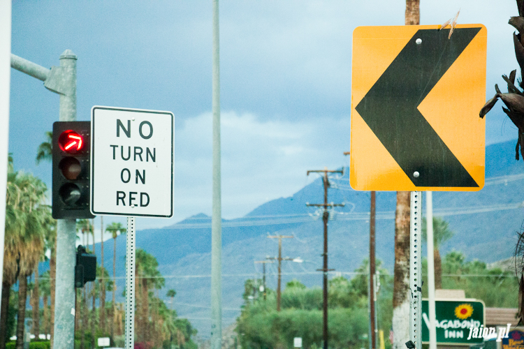 no-turn-on-red-znaki-w-usa